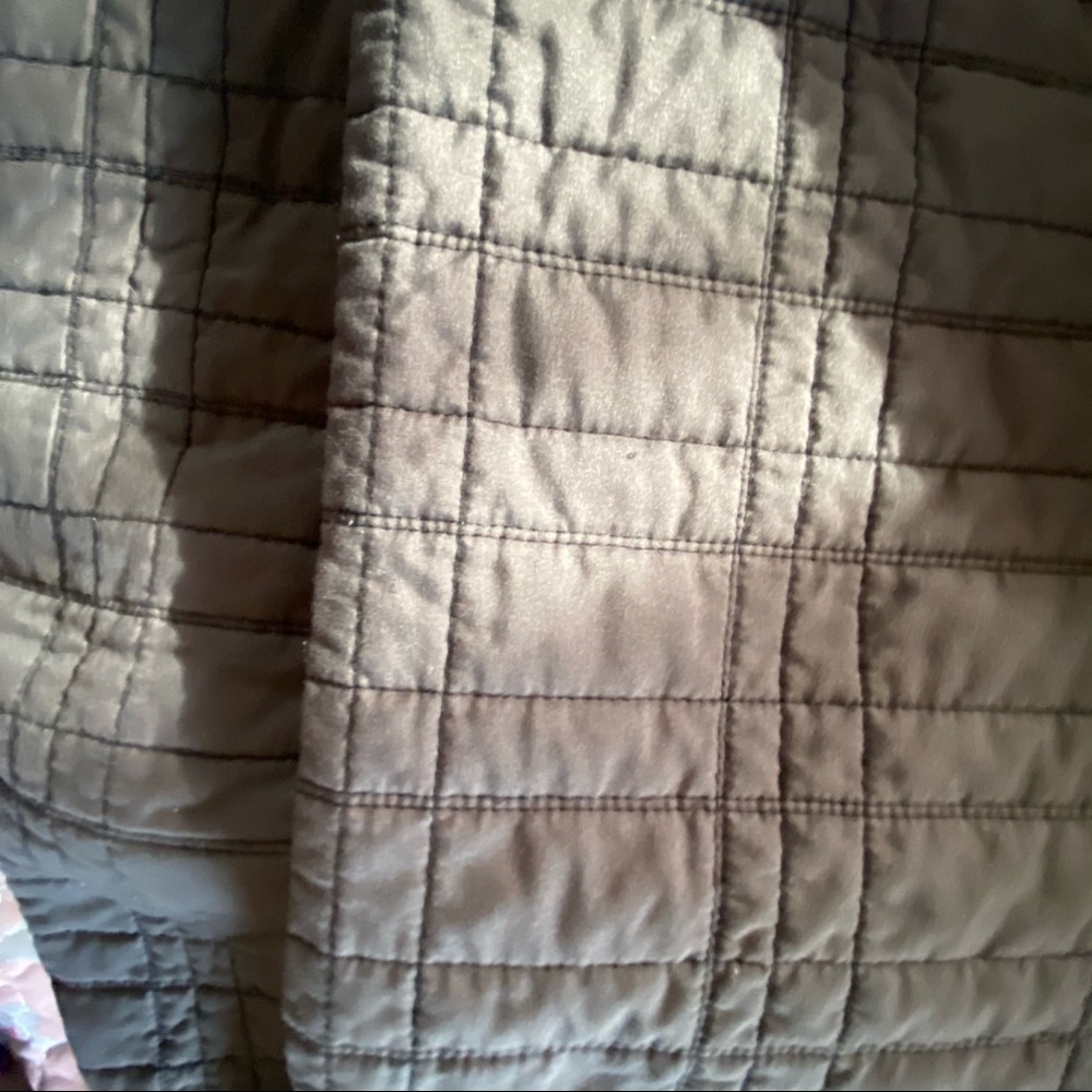 King bedspread and two king shams